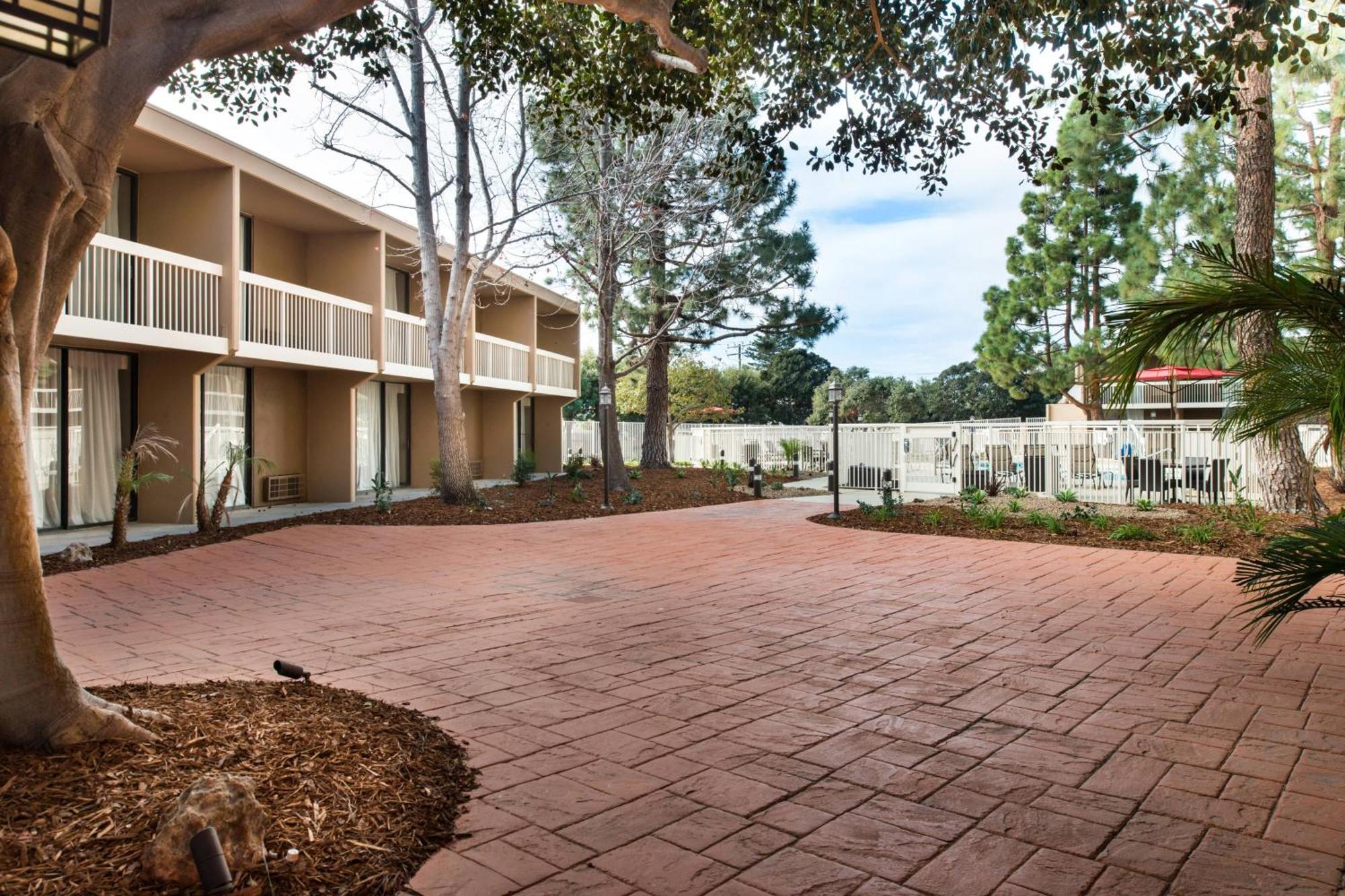 Courtyard By Marriott Oxnard/Ventura Hotel Exterior photo